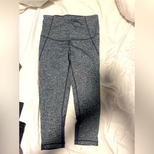 Zella capri high waisted workout pants size small in a gray marble color